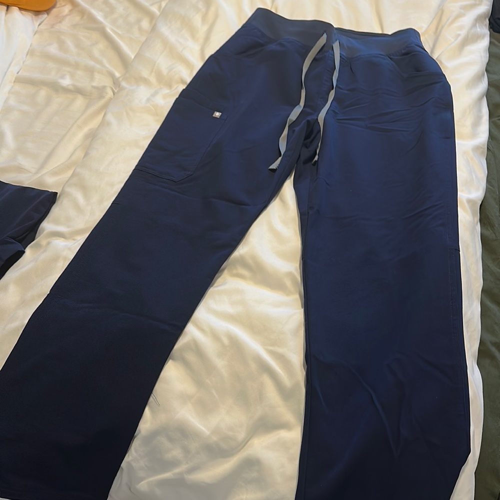 Figs high wasted kade cargo scrub pants